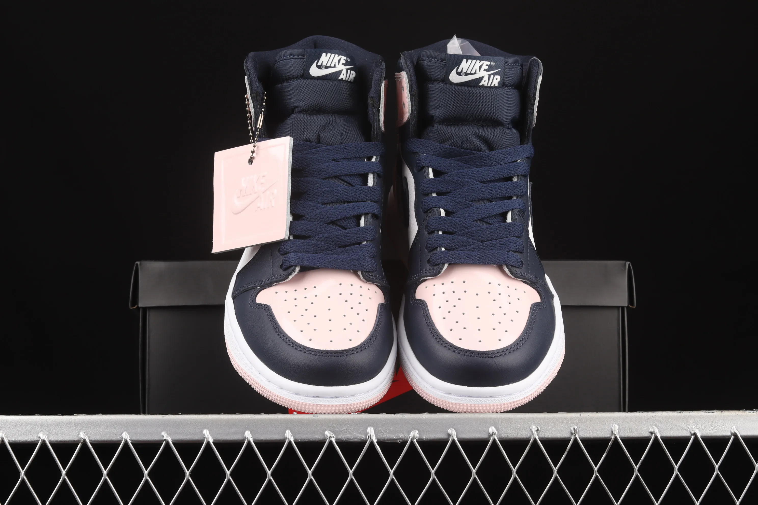 All Categories Air Jordan Jordan Series Basketball Shoes Air Jordan 1 High Pure Original Version Air Jordan 1 High OG Atmosphere AJ1 Joe 1 Bubble Gum High Top Basketball Shoes DD9335-641